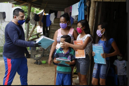 Hecho. En la Zona 4, los alumnos continuarán estudiando a través de las fichas pedagógicas que les proporciona Educación.