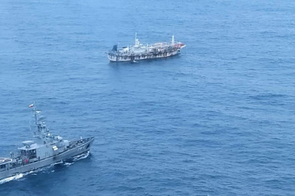 Los barcos chinos están cerca de la Zona Económica Exclusiva Insular.