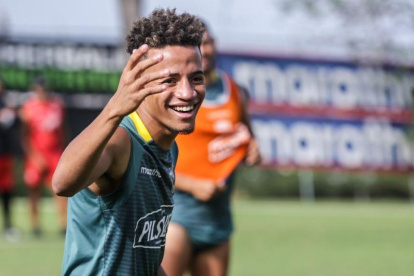 Byron Castillo mostró estar en buena forma física en su regreso a la cancha.