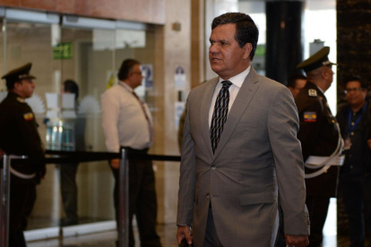 Actor. El legislador Eliseo Azuero es buscado por la policía tras ser vinculado en caso del hospital de Pedernales.