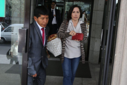 La exministra de Obras Públicas María de los Ángeles Duarte se presentó voluntariamente a rendir la versión en la Fiscalía.