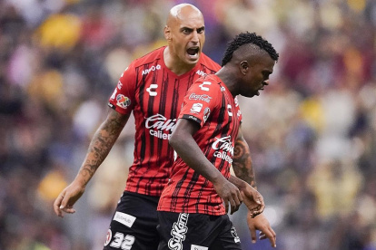 Ariel Nahuelpán (i) y Miller Bolaños protagonizaron un acto de indisciplina en el Xolos de Tijuana.
