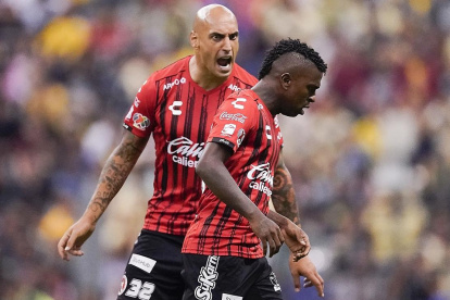 Ariel Nahuelpán (i) y Miler Bolaños son conocidos por ser dos futbolistas conflictivos, como demostraron en Xolos.
