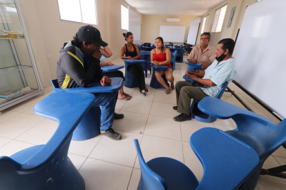 Los padres de familia de la escuela fiscal América, ubicada en la cabecera cantonal de Samborondón, esperan un pronunciamiento sobre el retorno a las aulas.