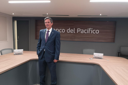 Andrés Baquerizo suma tres décadas de gestión dentro del banco.