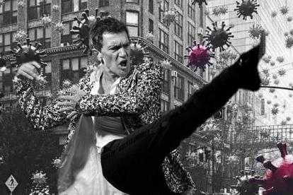 Antonio Banderas anunció que superó el COVID-19 con un mensaje y esta foto en sus redes sociales.