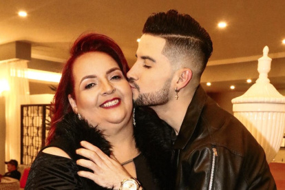 Tiempos felices. Alexandra junto a su hijo José Antonio.