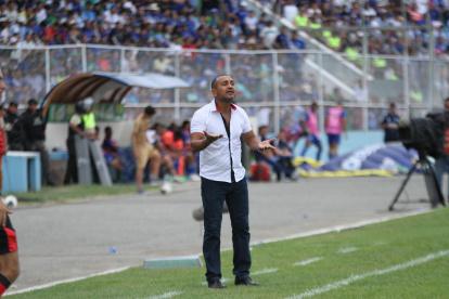 Humberto Pizarro no pudo terminar la temporada al mando de Orense.