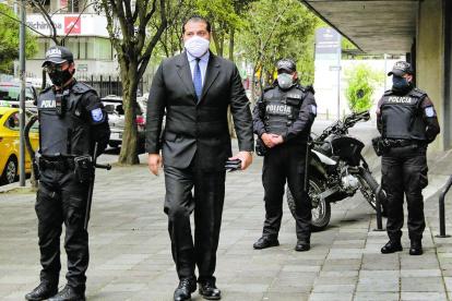 En las últimas semanas, Harrison Salcedo se presentó como abogado defensor del asambleísta Eliseo Azuero.





04 DE JULIO DEL 2020

. Angelo Chamba. (ag-extra ag-expreso ag-quito)