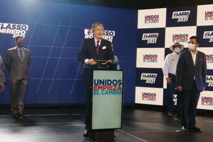 Guillermo Lasso durante la presentación de las organizaciones políticas que apoyarán su campaña.