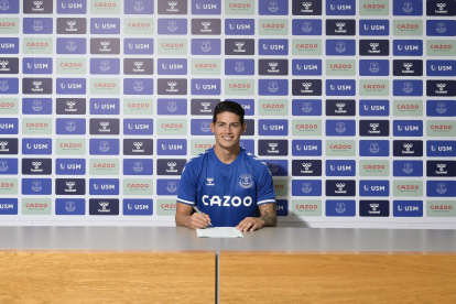 James Rodríguez fue presentado de forma oficial en el Everton inglés.