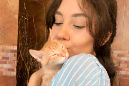 Nubia Sandoval rescata a estos pequeños que se han quedado huérfanos.