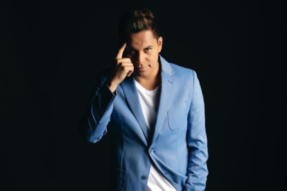 Jonathan Luna es uno de los cantautores más prolíficos del país.