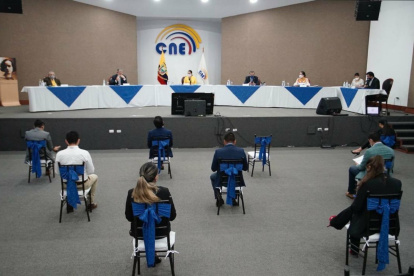 Los cinco consejeros sesionaron todos por primera vez de manera presencial desde el inicio de la pandemia.