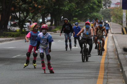 Paseo en bicicletas o en patines se pudo realizar en nueve kilómetros de la avenida Isidro Ayora.

Agencia (ag-extra)