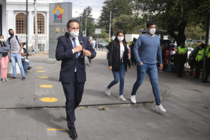 Cristian Romero, abogado de Bucaram, a su salida de la Unidad de Flagrancia de Quito.