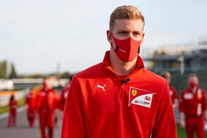 El alemán Mick Schumacher llega a la categoría reina del automovilismo con una vara muy alta, la que dejó su padre Michael.