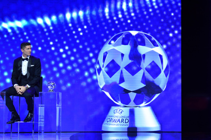 Robert Lewandowski se llevó los premios como mejor delantero y mejor jugador del año en la Champions League masculina.
