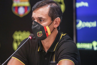 Fabián Buston, entrenador de Barcelona, ahora apunta a ganar la segunda etapa del campeonato.