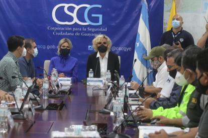 La alcaldesa Cynthia Viteri estuvo en la Corporación de Seguridad Ciudadana de Guayaquil para evaluar el simulacro.