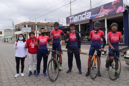 Equipo. Team JC es la escuela que Caicedo fundó e impulsa. Son sus fans #1.