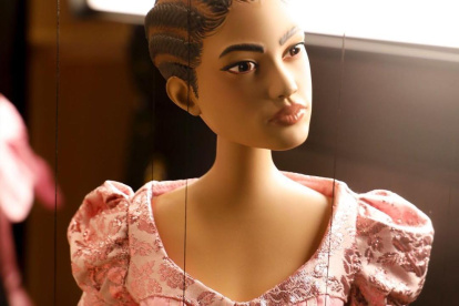 Las costureras estuvieron pendientes del más mínimo detalle del vestuario de las mini modelos.