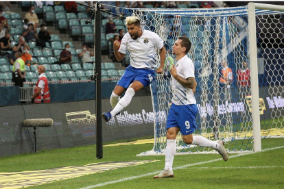 Figura. El guayaquileño en la actualidad (i) es el artillero del Sochi ruso con 7 goles.