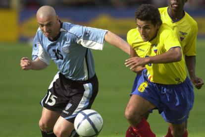 Paúl Ambrosi disputó varios encuentros ante Uruguay por las eliminatorias mundialistas.