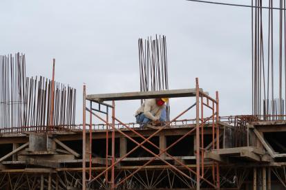 Solo 218 proyectos a nivel nacional se han reactivado. Un 40 % continúa detenido por falta de compradores y créditos para el sector.