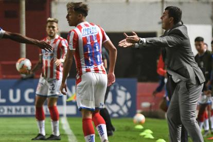 Ismael Rescalvo (d) considera que la victoria de Emelec fue justa.