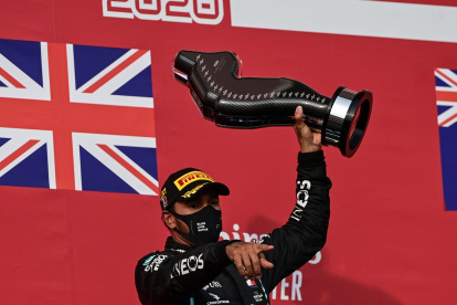 El piloto británico comandó el Gran Premio de este fin de semana y ayudó a su escudería a ganar el séptimo título mundial de constructores