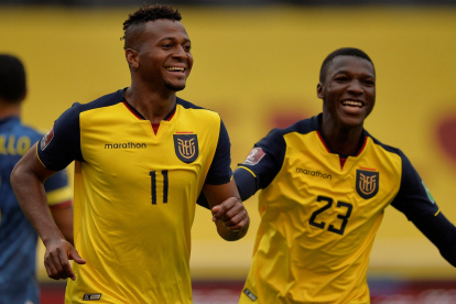 Michael Estrada festeja uno de los goles del 6-1 contra Colombia en Quito.