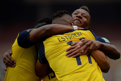 Los jugadores de la Tricolor celebran el triunfo ante Colombia.