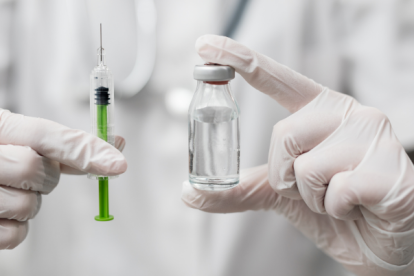 La farmacéutica ha trabajado en la cadena de suministros para poder ofrecer mil millones de vacunas en 2021.