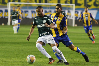 Delfín cayó goleado en su casa ante el Palmeiras brasileño.