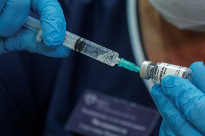 El proceso de vacunación contra la covid-19 en Argentina se hará con las dosis que llegarán de la Sputnik V rusa.