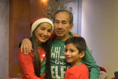 Con su padre Gualberto.