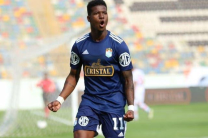 Washington Corozo, volante tricolor, marcó uno de los goles para que Sporting Cristal llegue a la final.