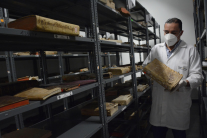 El proyecto de restauración en la biblioteca de la Universidad Central empezó en agosto y concluye en 2021.