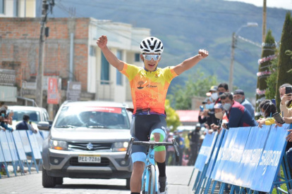 Nixon Rosero, de la Escuela Richard Carapaz, ganó la categorpía Juvenil.