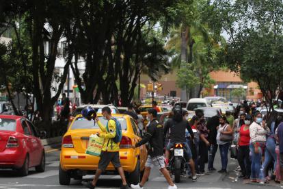 Pese a las restricciones, de circular según el número de la placa, hubo trancones.