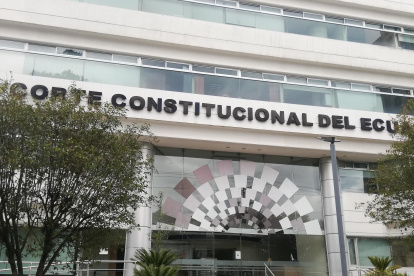 La Corte Constitucional (CC) está integrada por 9 jueces y su sede está en Quito.