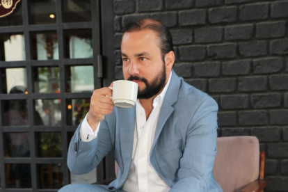 Le daría igual tomarse un cafecito con Jimmy Jairala o Lenin Moreno.