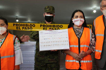 La presidenta del CNE, Diana Atamaint, encabezó un recorrido por las instalaciones del Instituto Geográfico Militar (IGM).