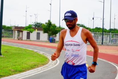 Claudio Villanueva trabaja desde la semana pasada en su adaptación al calor y humedad. Luego volverá a su natal Cuenca y de ahí tendrá dos pruebas más.