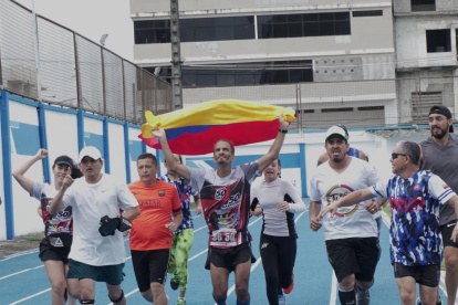 Ronald Insuaste está a 7 días de cumplir el reto más desafiante de su carrera: correr 50 maratones en 50 días. El 31 de este mes las completará.