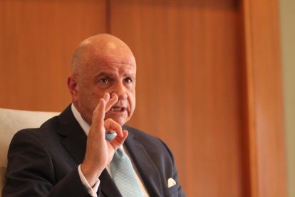 El candidato también es neurocirujano por el Instituto Mexicano de Seguridad Social.