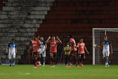 Barcelona derrotó por 2-4 al Manta en Portoviejo. Sus dos nuevos delanteros marcaron.