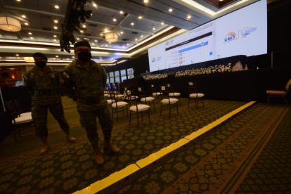 En el centro de mando del CNE hay resguardo militar.