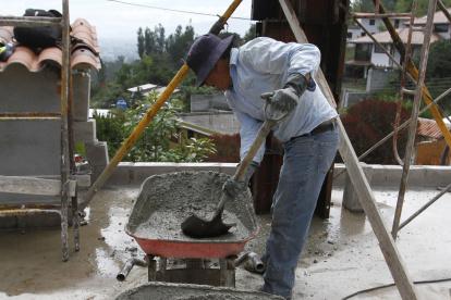 n zonas del noroccidente, sur y norte se registran un alto índice de edificaciones sin permisos.